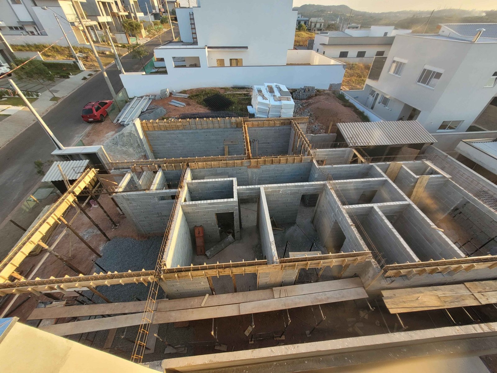 Construção de casa de alto padrão em condomínio no Alto Tietê