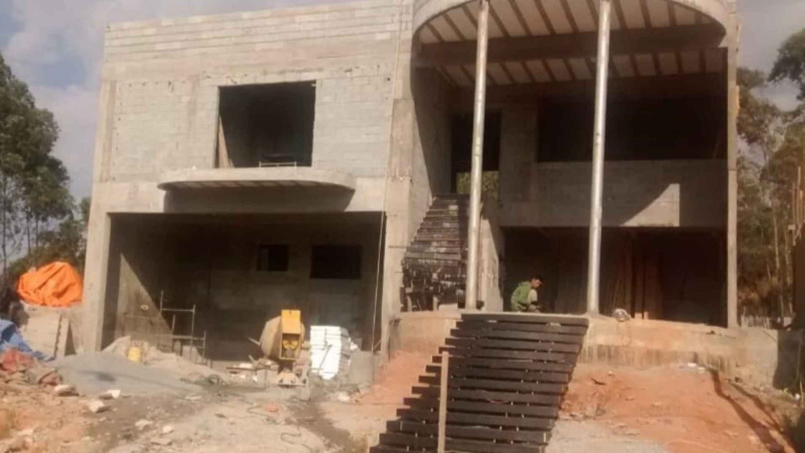 Construção da área superior de casa residencial de alto padrão